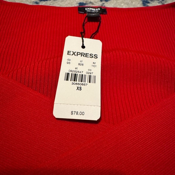 Trendy Red Express Long Sleeve Crop Top - Picture 2 of 7